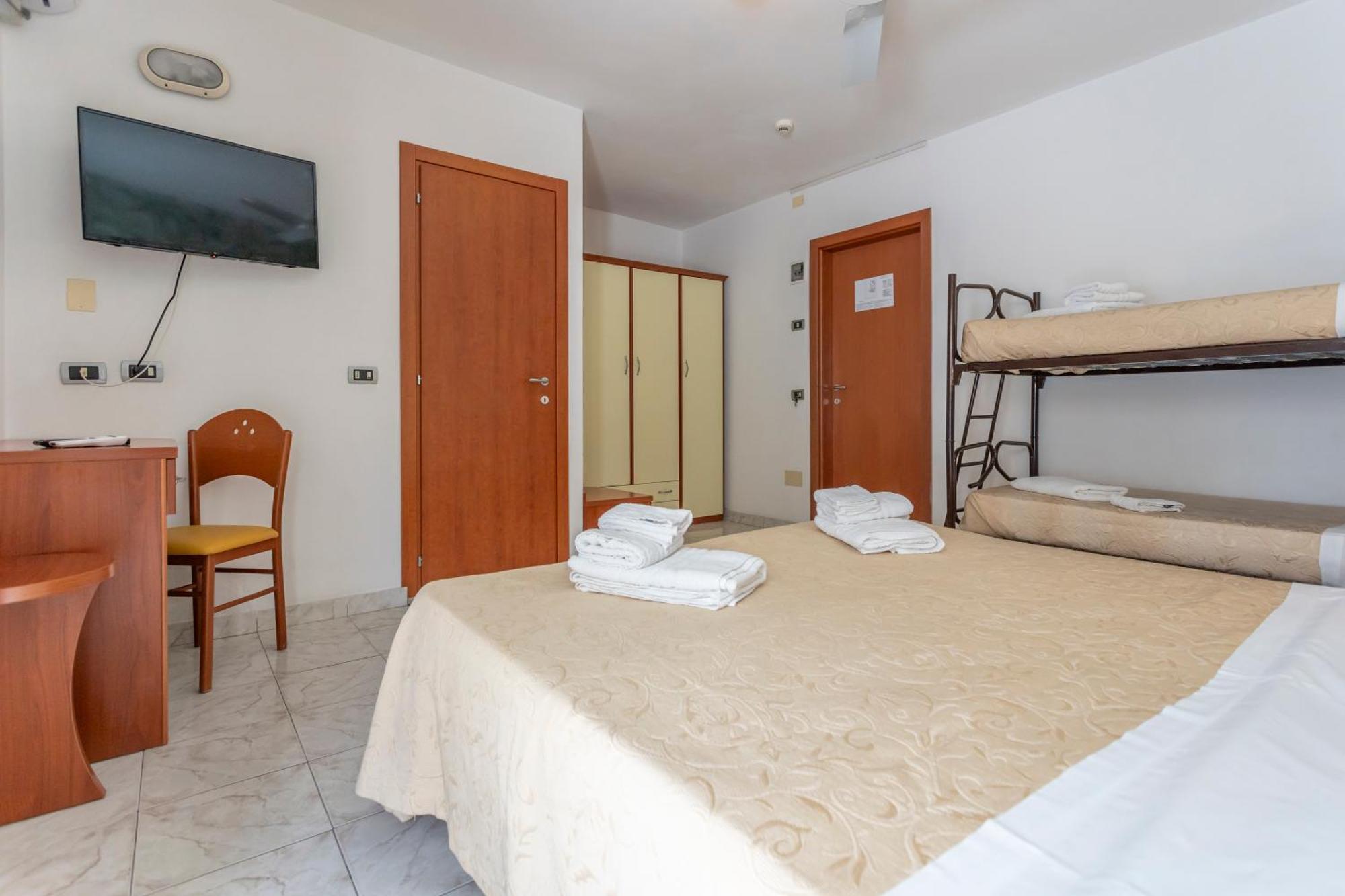 Hotel Clipper Католика Екстериор снимка